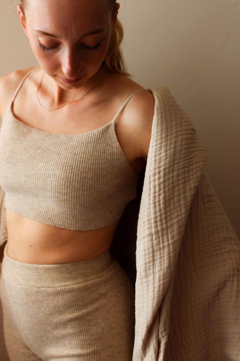 Thumbnail: tie back mini crop