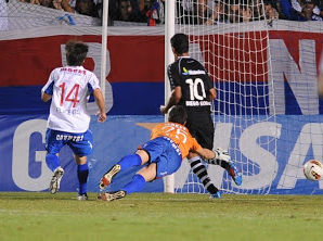 Goleiro Jorge Bava do Nacional usa S11 Aqua