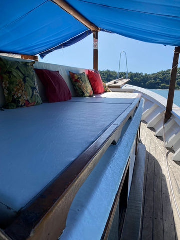 passeio barco paraty.jpg