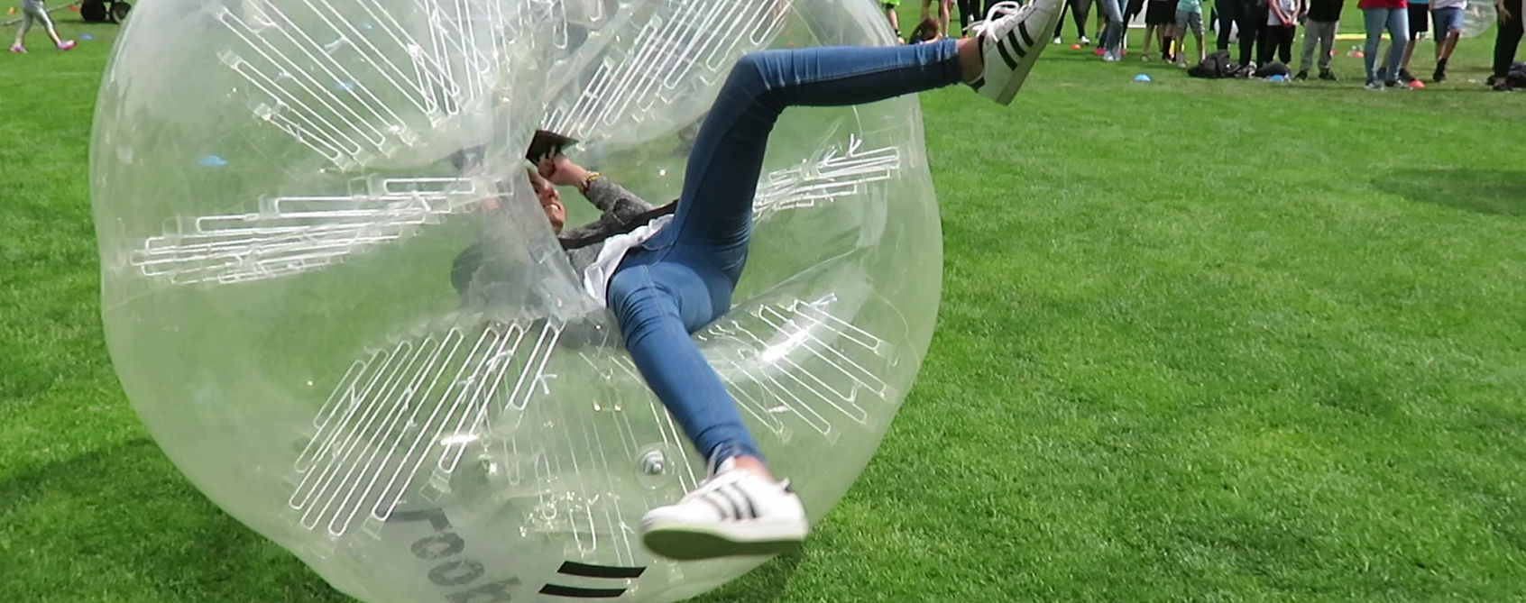 loopyball bubble soccer fussball Ball kaufen mieten. Super Fun für groß und klein. Herkunft, Ursprung: Deutschland. Erfinder,Erfindung: Lenka und Gerd Zweigler seit 2010