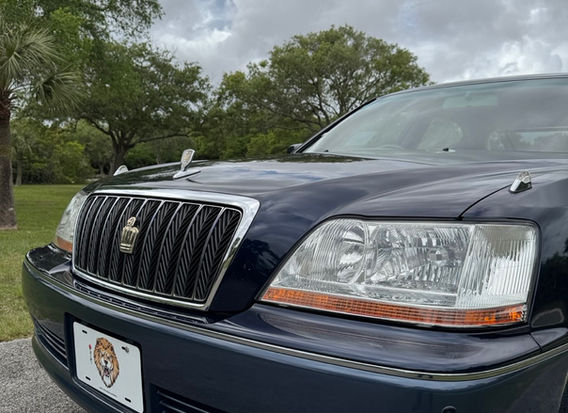 2000 Toyota Crown Majesta C Type UZS171 JDM luxury sedan front view with chrome grille