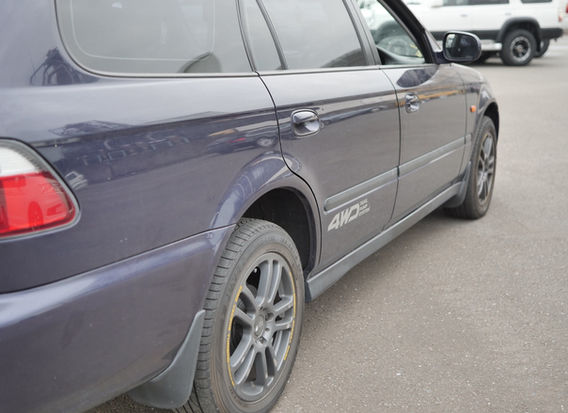 Side profile of 1996 Honda Orthia 2.0GX 4WD in original navy with alloy wheels and clean body lines.