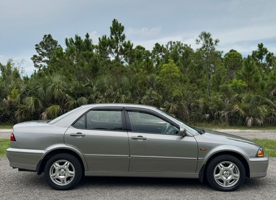 Right-hand drive 2000 Honda Torneo 2.0 VTS 4WD for sale by JDM Importer Lion JDM Imports LLC – front view of a silver sedan with a sleek, modern design, showcasing its AWD capabilities, sporty wheels, and well-maintained exterior, perfect for JDM Imports enthusiasts.