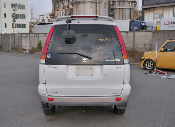 1998 Toyota LiteAce Noah 4WD rear view with tail lights, rear hatch, tall roofline, and tinted glass