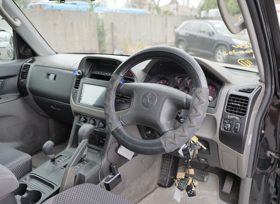 1999 Mitsubishi Pajero dashboard steering wheel original interior 79k miles