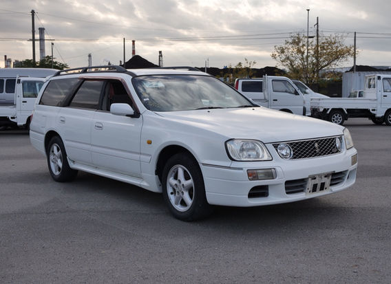 1999 Nissan Stagea 25X front view – clean white exterior, original condition, RWD wagon.