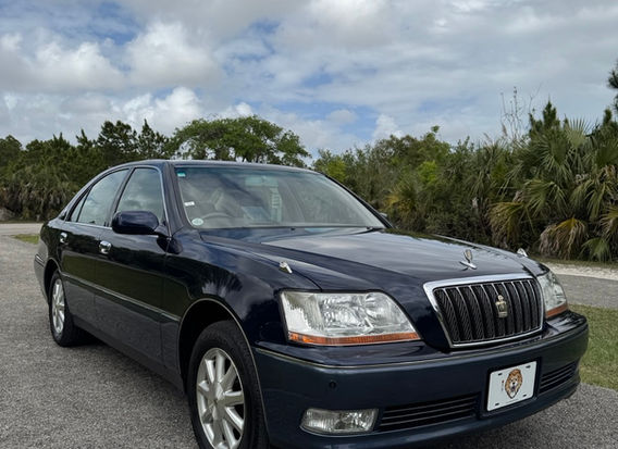 2000 Toyota Crown Majesta C Type UZS171 JDM luxury sedan front view with chrome grille
