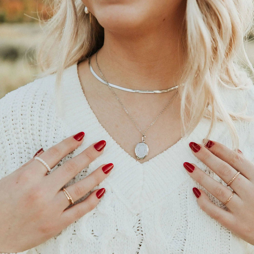 Thumbnail: Isabelle Locket Necklace: Gold, 17.5"