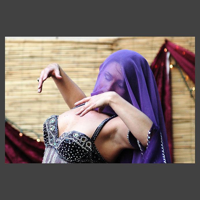on-stage belly dancer 01