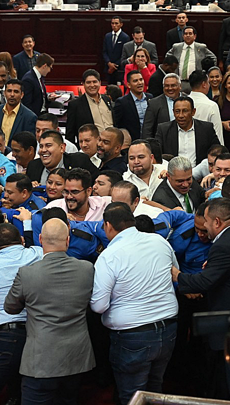 Congreso de Honduras destituye a Johel Zelaya como fiscal general, juramenta a Pablo Reyes Theodore en el cargo y abre crisis institucional tras la renuncia de Rebeca Obando