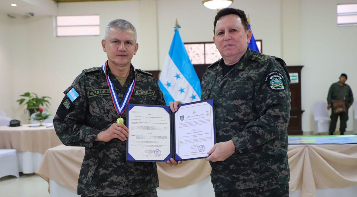 El general hondureño Roosevelt Hernández fortalece vínculo militar con Nicaragua en visita clave para la Copresidencia de Daniel Ortega y Rosario Murillo