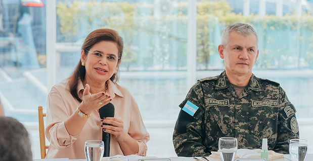 Periodistas en Honduras denuncian amenazas militares y ataques de la ministra Rixi Moncada, en plena campaña electoral