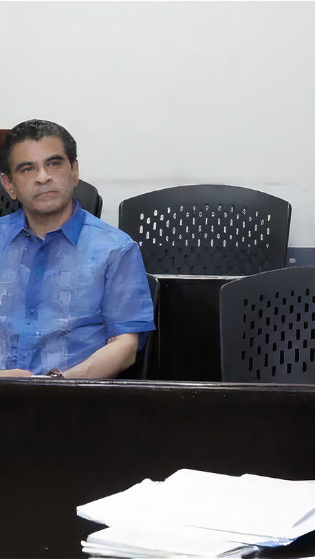 Dictadura presenta a obispo Álvarez y gira orden de captura internacional contra sacerdote Vallejos