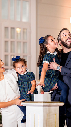 El árbol de Navidad en la Casa Presidencial de El Salvador, símbolo de la "era de paz" bajo el mandato de Nayib Bukele
