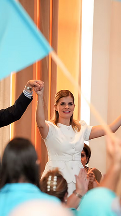 Laura Fernández amplía ventaja rumbo a elecciones de 2026 en Costa Rica mientras crece el debate por su ausencia en foros empresariales