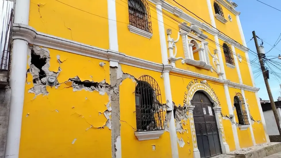 Enjambre sísmico estremece Guatemala. Alerta nacional por daños, derrumbes, heridos y réplicas