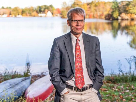 Crianças não devem receber vacinas COVID-19, diz professor de Harvard