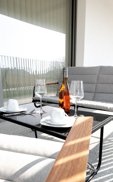 Außenbereich mit Balkonmöbeln in Medulin Apartment