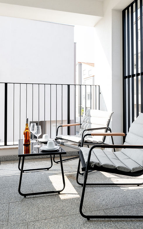 Balkon mit Sitzbereich und Blick auf Medulin in Istrien