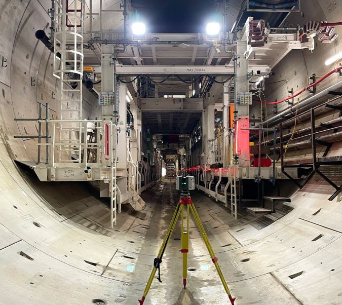בתוך מנהרת HS2, שנמדדה באמצעות סורק הלייזר התלת-ממדי Leica RTC360 – המסוגל לתעד שני מיליון נקודות בשנייה וכולל צילום בטווח דינמי רחב (HDR).