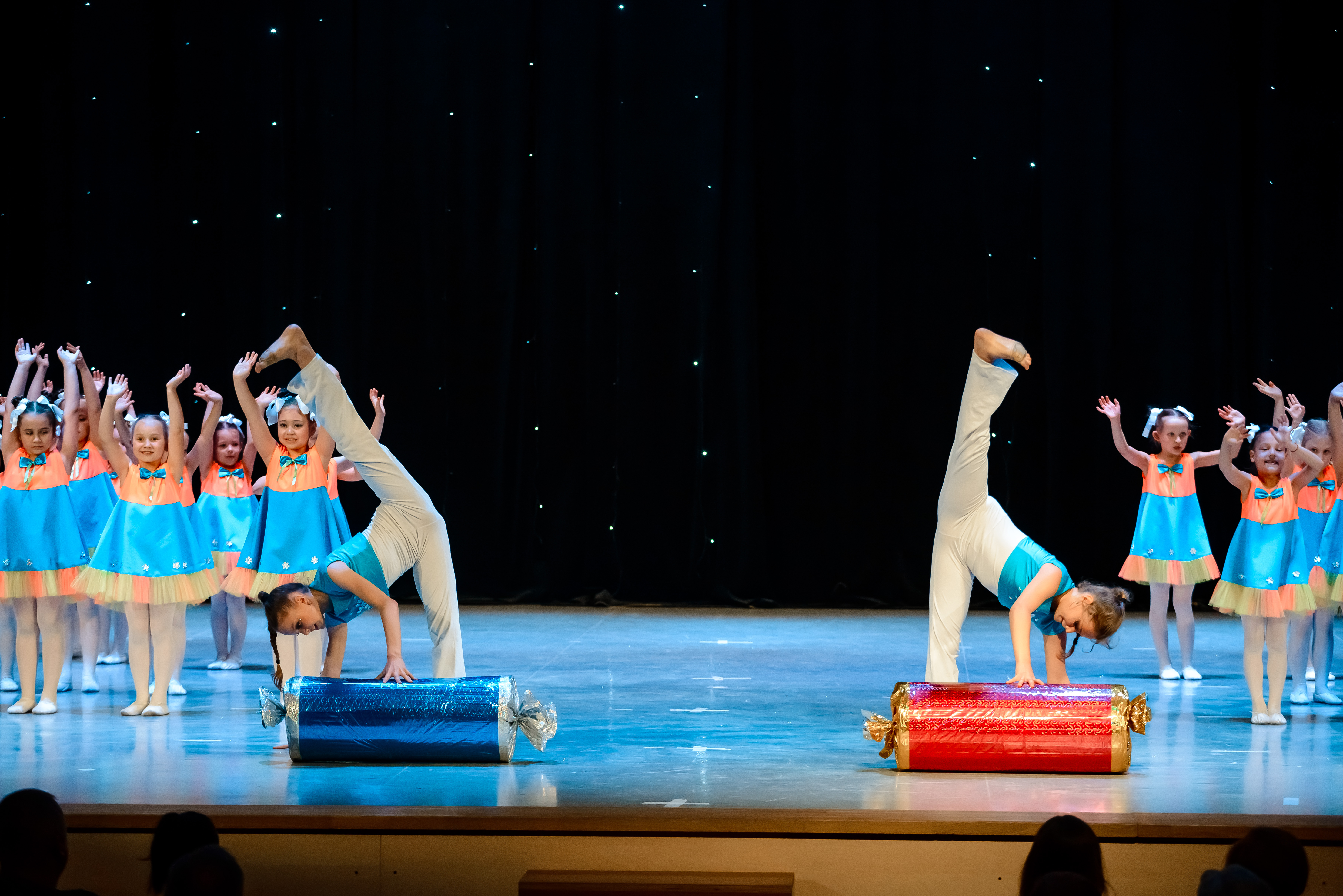 вива астрахань. парикмахерская слава астрахань. торговый центр вива. владелец швейного магазина вива. вива астрахань.