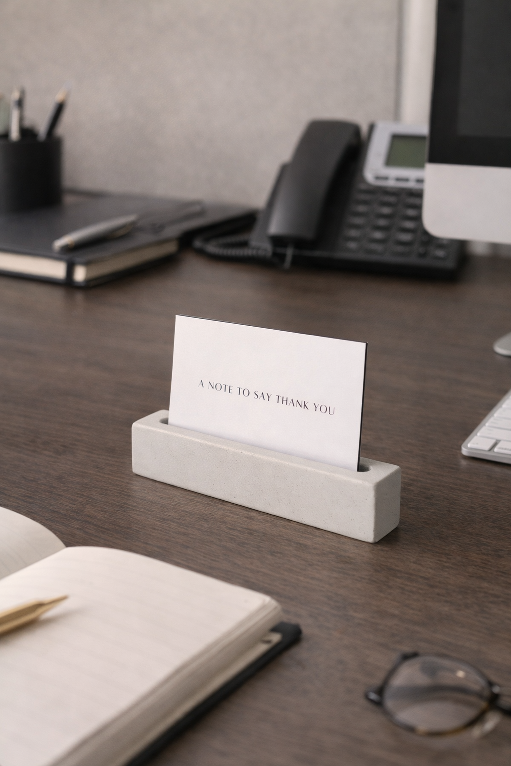 Concrete Desk Note Holder – Minimal Office & Business Décor