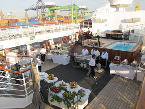 ヨット・デッキ・バーベキュー