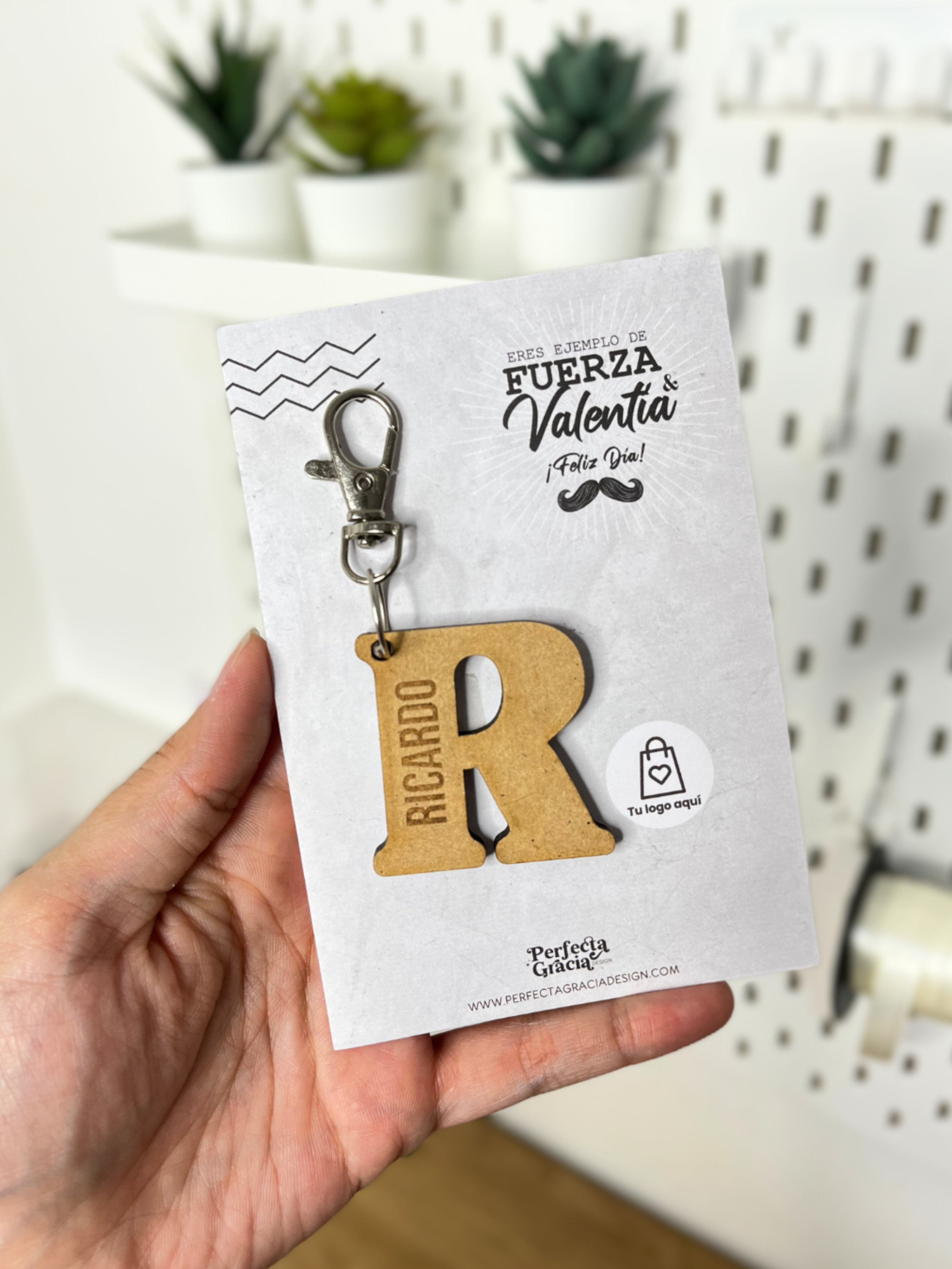 LLAVERO INICIAL EN MADERA PERSONALIZADO