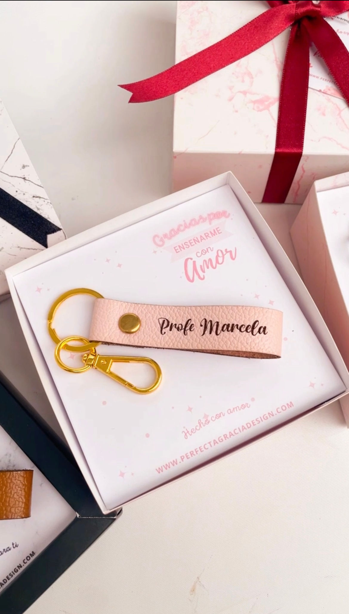 LLAVERO EN CUERO PROFE