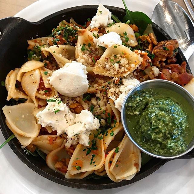 Still dreaming about this VEGAN quinoa pasta bolognese that was too good to be true 👅 #salivating #vegan #cafegratitude #veganeats