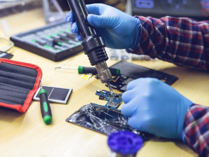 Why You Should Go For Mobile Phone Repair Over Buying New One?