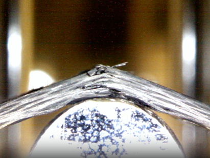 CFRP：積層パターンの違いによる破壊挙動の変化