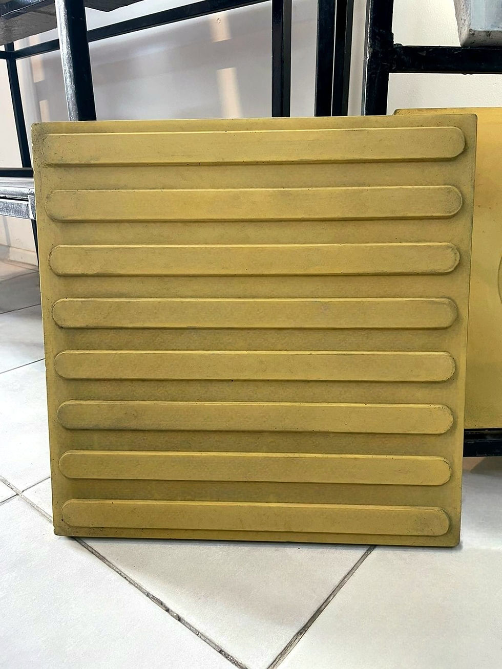 Miniatura: 1M² Laja Podotactil Barra Amarilla 40x40x2 cm