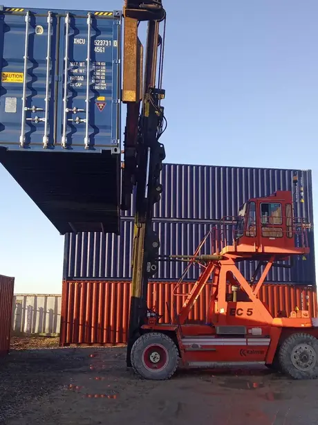 Lift & Shift container machine