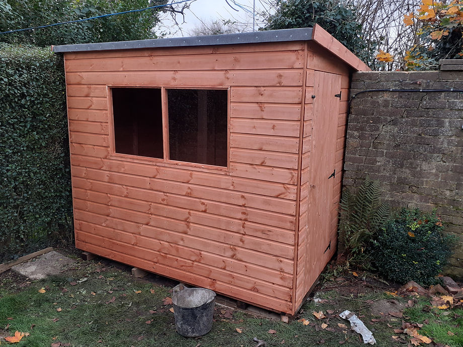 Pent shed