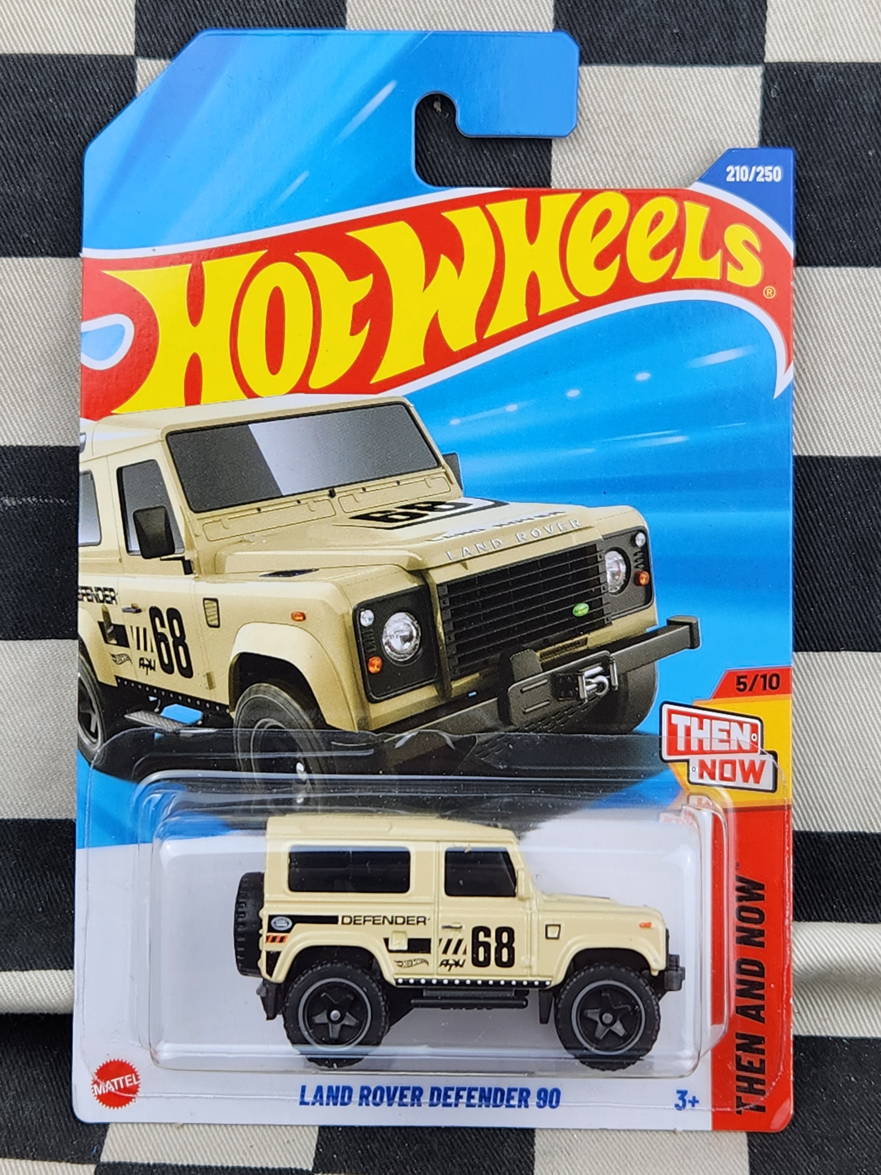 Hot Wheels 2025 Then & Now Land Rover Defender 90 Cream