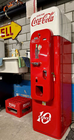 VMC 44 Coke Machine USA 1950