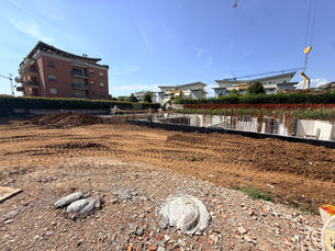 Rinterri quasi ultimati attorno alle strutture del complesso residenziale