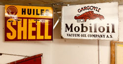 Shell und Mobiloil-Oel Schilder