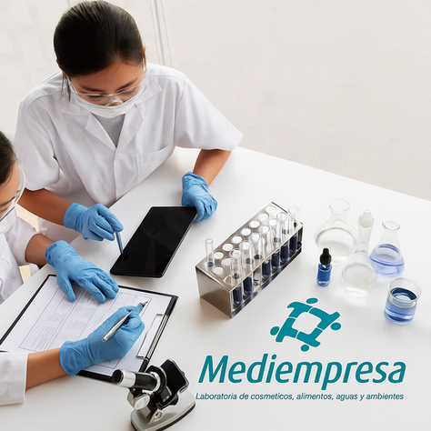 Estudios de estabilidad en cosméticos: laboratorio con productos cosméticos en pruebas de estabilidad.