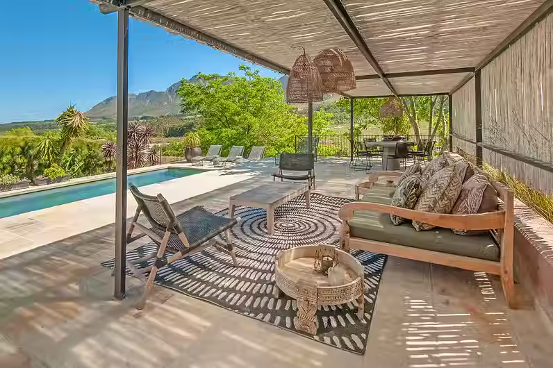casa la vita pool.avif