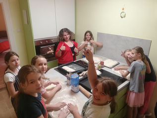 Štvrtácka noc v škole 