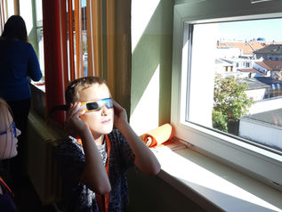 Pozorovanie čiastočného zatmenia slnka