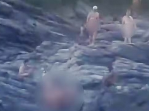 Quinze homens são flagrados em 'surubão' ao ar livre em praia do Rio de Janeiro