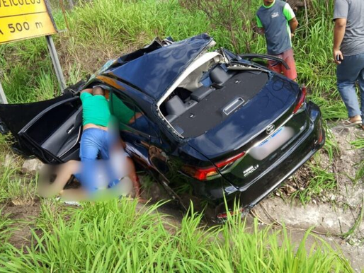 Uma pessoa morre e outra fica ferida em colisão envolvendo dois veículos na BR-101
