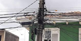 Amargosa: Rede Elétrica Pega Fogo após ser Atingida por Caminhão