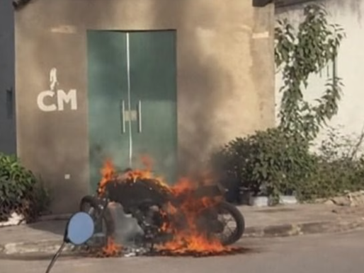 Suspeita de incendiar motocicleta em Varzedo é presa em Santo Antônio de Jesus