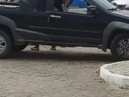 Homens armados realizam sequência de assaltos e fazem motorista refém em Milagres