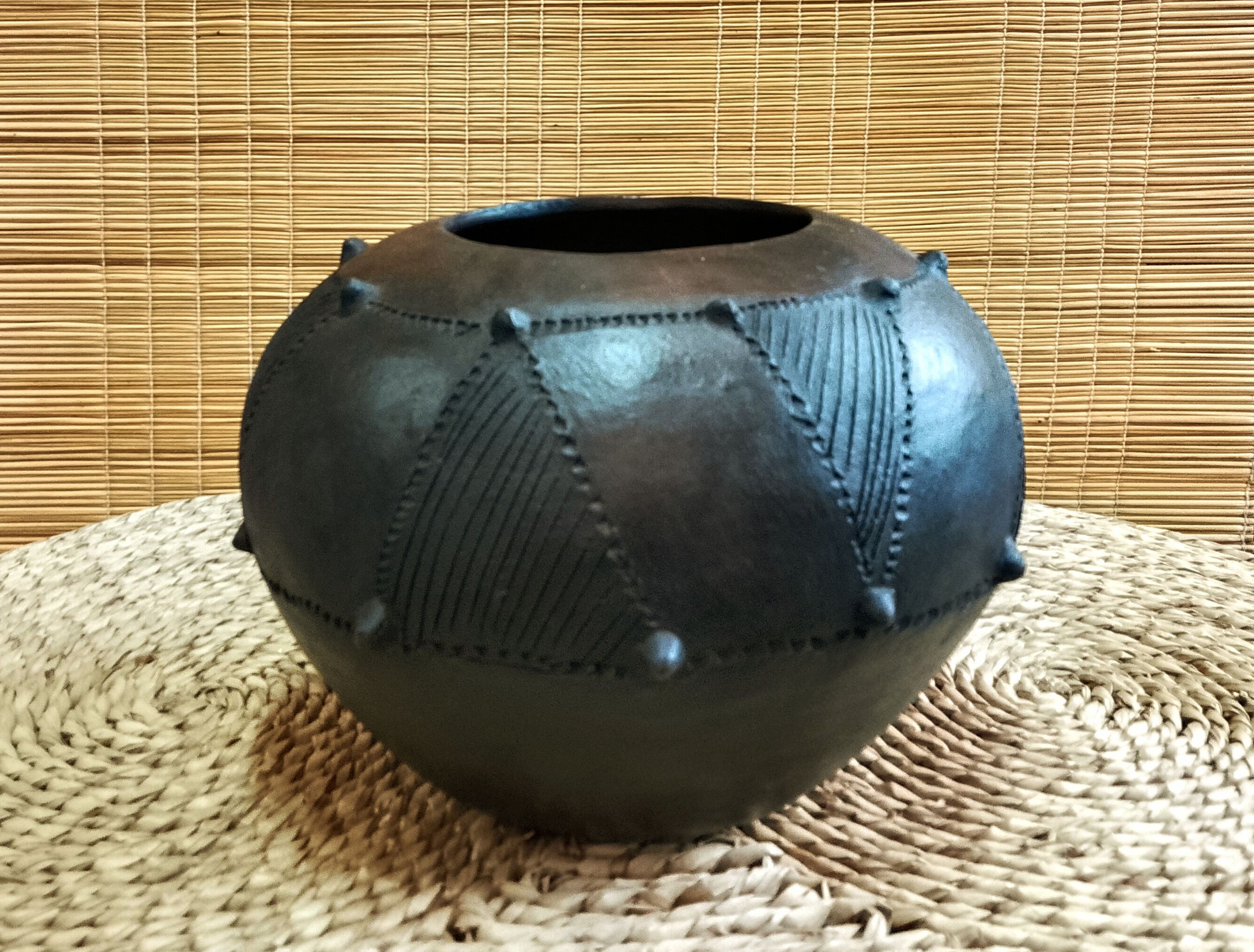 Patterned Ukhamba Pot with Imbenge