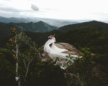 Modernes Paar-Fotoshooting, eine moderne Braut. Fotografin aus der Pfalz. Eine schöne Hochzeit in Rheinland Pfalz.